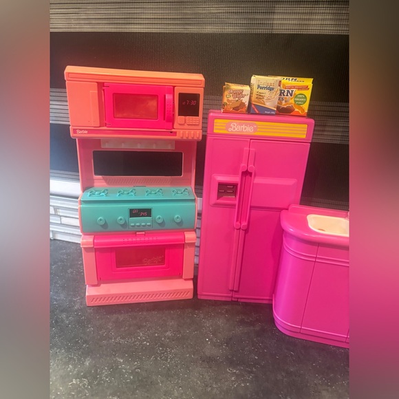1990s Barbie Pink and Teal Kitchen Set with Doll - Picture 2 of 3